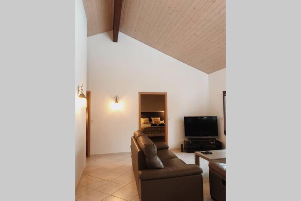 Maison Entiere Au Pied Du Plateau Du Retord 2 Chambres Sdb - Vouvray Ochiaz Экстерьер фото