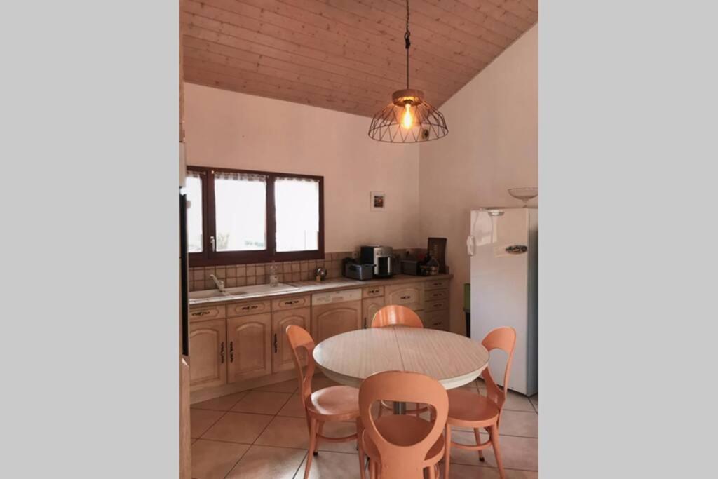 Maison Entiere Au Pied Du Plateau Du Retord 2 Chambres Sdb - Vouvray Ochiaz Экстерьер фото