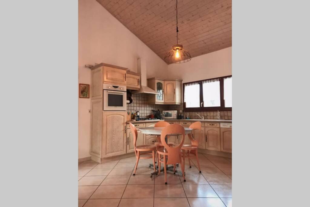 Maison Entiere Au Pied Du Plateau Du Retord 2 Chambres Sdb - Vouvray Ochiaz Экстерьер фото